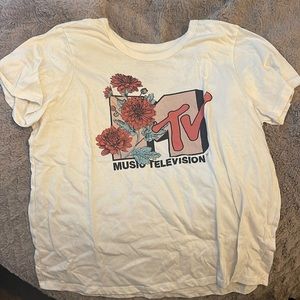 Mtv brand, cream color, kids x-large